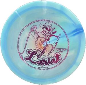 Lentolevyurheiluvälineet |   Alpha Lariat | Vakaa Disc Golf -suurajuri | Kestävä ja Sujuva Premium-muovi | Hyvä Suora Lentomatka Metsäisille Väylille | Värit Voivat Vaihdella Lentolevyurheiluvälineet Lentolevyurheiluvälineet